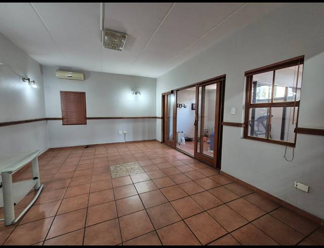 3 BEDROOM TOWNHOUSE FOR SALE IN VANDERBIJLPARK SE 2